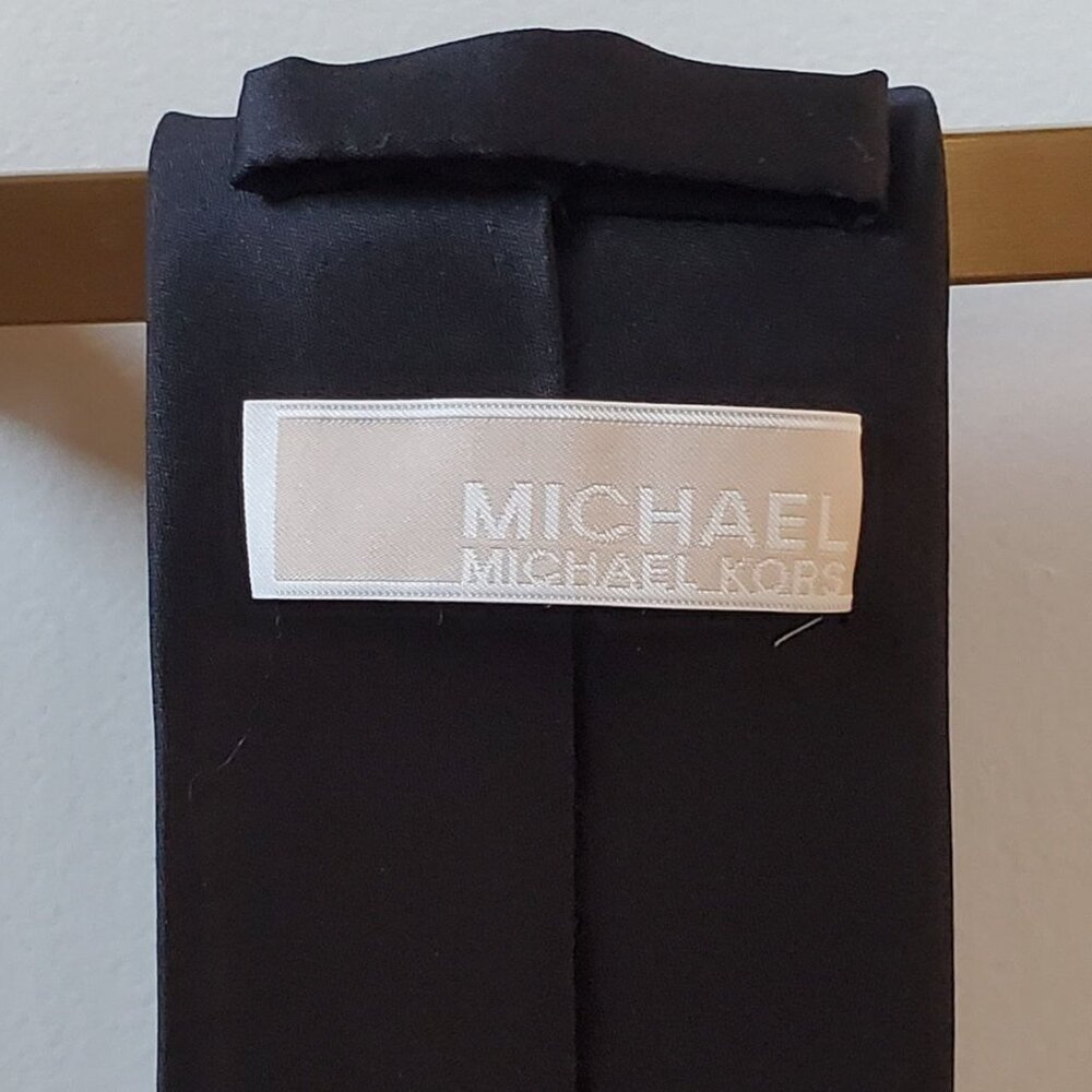 MICHAEL Michael Kors Elegant Formal Black Silk Tie - Picture 2 of 8